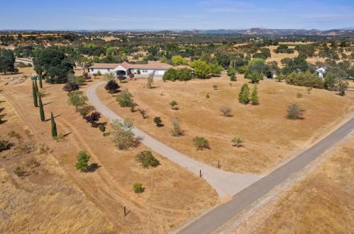 7414 Ospital Rd, Valley Springs, CA 95252-9678