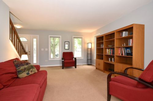 681 Gardenia Ln, Hanover Park, IL 60103-5860