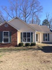 214 Stonewood Dr, Cayce-West Columbia SC  29170-2770 exterior