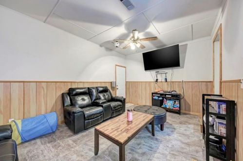 810 Sledge St, Uhland TX 78640-5609 exterior