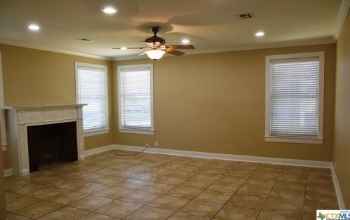 107 Lariat Ln, Victoria, TX 77901-3271