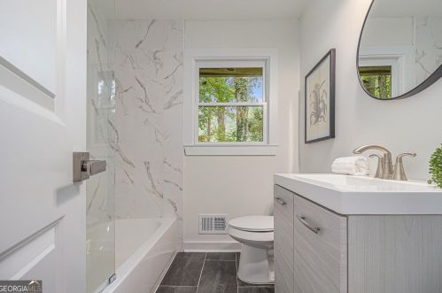 2130 Bolling Brook Dr, Atlanta GA  30311-2516 exterior