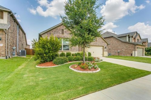 8037 Black Sumac Dr, Fort Worth, TX 76131