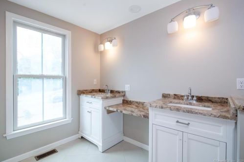 43 Hillside Dr, Ellington CT  06029-2417 exterior