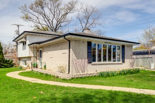 8334 Central Ave, Morton Grove, IL 60053-3417