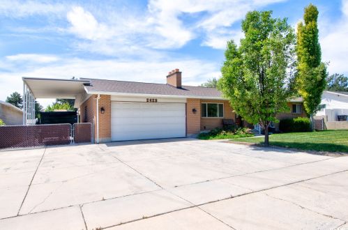 2423 Laguna Dr, Taylorsville, UT 84088-4625
