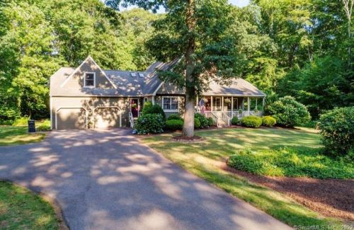 320 Sir Walter Dr, Cheshire, CT 06410-2904