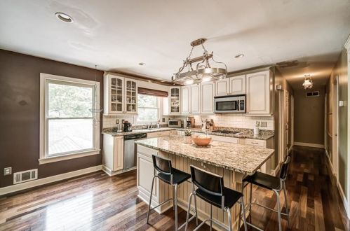 411 Robin Ln, Marietta, GA 30067-7043