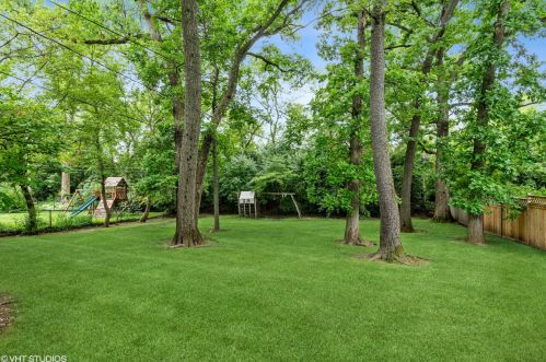 2888 Twin Oaks Dr, Highland Park, IL 60035-1140