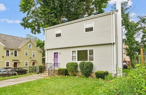 4 Hannah St, Providence, RI 02909-3110