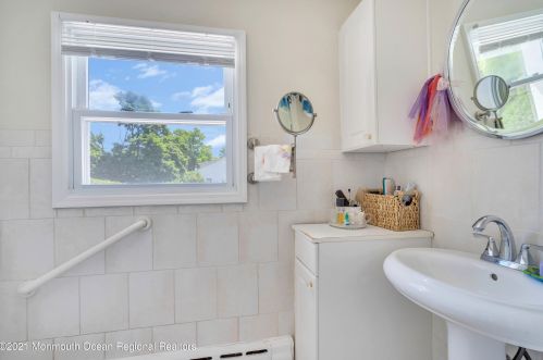 400 Parkview Ave, Tinton Falls NJ 07712-4732 exterior