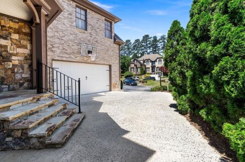 555 Glenmanor Ct, Atlanta GA  30328-4270 exterior