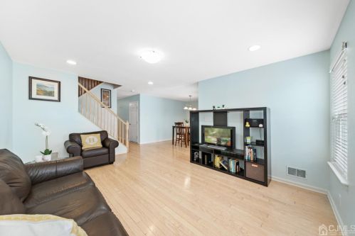 203 Cricket Hill Cir, Princeton, NJ 08540-9010