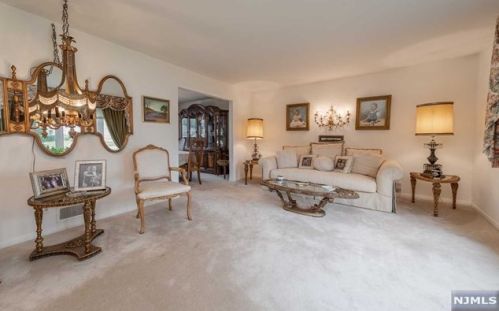 371 Webster Dr, N Milford, NJ 07646-1045