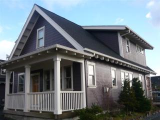 1043 Gwinn St, Monmouth, OR 97361-1586