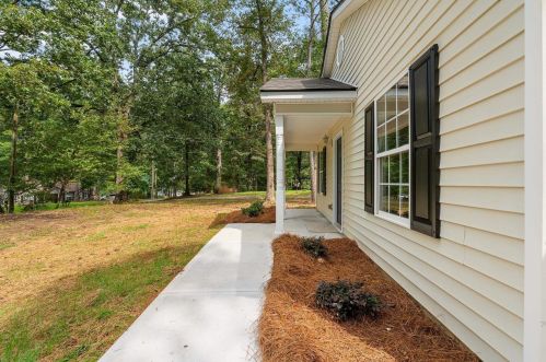 127 Hillcrest Dr, Stockbridge GA  30281-1764 exterior