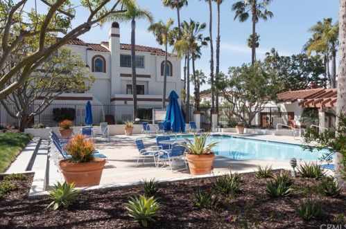 2971 Plaza Del Amo, Torrance CA  90503-7340 exterior