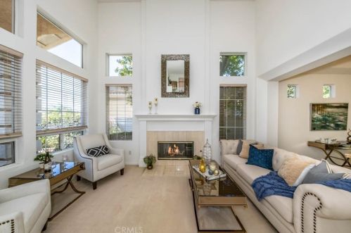 7551 Hollow Oak Rd, Anaheim CA  92808-1429 exterior