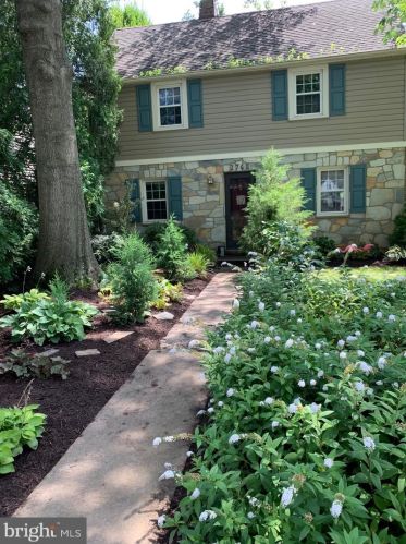 2761 Summerfield Rd, Falls Church, VA 22042-2032