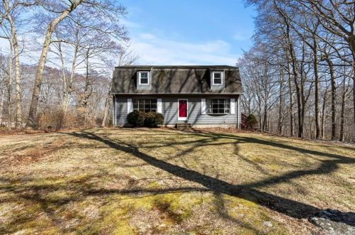 17 Huntington Way, Gales Ferry, CT 06339-1922