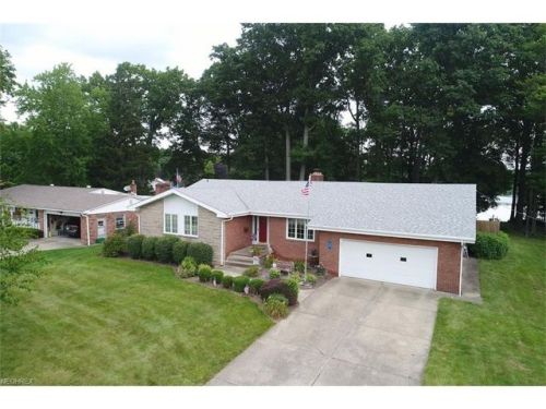 35 Lakeshore Dr, Struthers OH  44471-1453 exterior