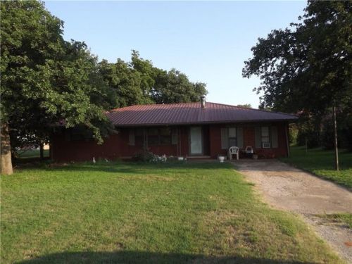 122 Eakly Main St, Hydro, OK 73048-8437