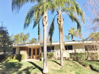 4960 Palomar Dr, Los Angeles, CA 91356-4436