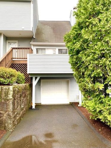 65 Wilton Crst, Wilton, CT 06897-4054