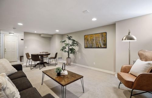 5217 Hollywood Rd, Minneapolis MN  55436-1422 exterior