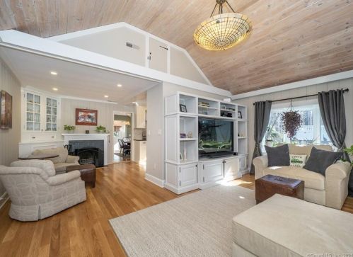 71 Cherry Ln, Wilton, CT 06897-3518
