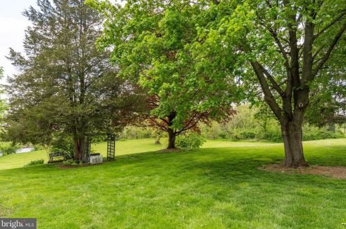 262 Turtle Hill Rd, Ephrata, PA 17522-8703