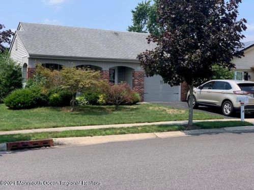 47 Mansfield Ave, Lakehurst, NJ 08759-6664