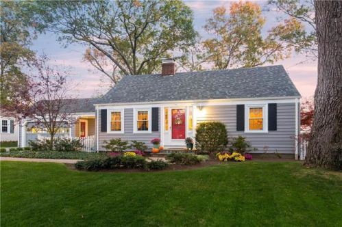 96 Edgehill Rd, Warwick, RI 02889-2211