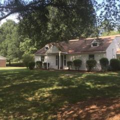 1721 Old Hollow Rd, Walkertown, NC 27051-9718