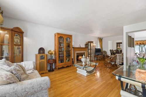 1083 Baumann Ct, Rahway, NJ 07065-2633