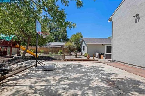 2060 Belmont Rd, Concord CA  94520-3902 exterior