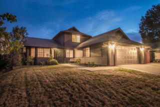 445 Viewpoint Dr, Redding, CA 96003-5071