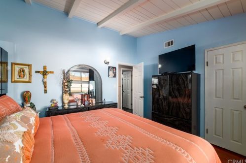 1325 Sandalwood Ave, Anaheim CA  92805-1642 exterior