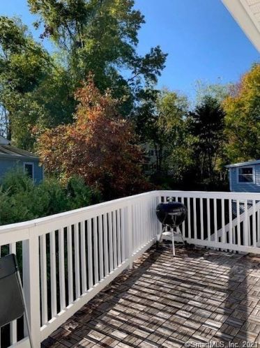 2 Country Club Ct, Norwalk CT  06851-5601 exterior