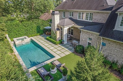 271 Hillside Dr, Atlanta GA  30342-3623 exterior