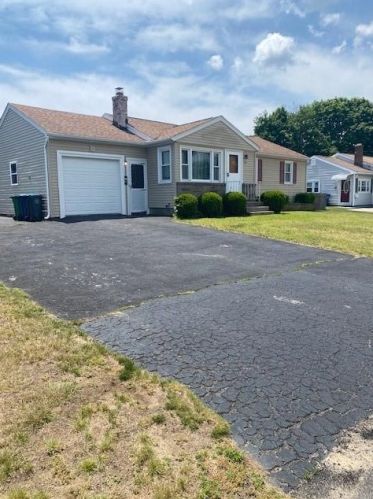 30 Amherst Rd, Warwick, RI 02889-2902