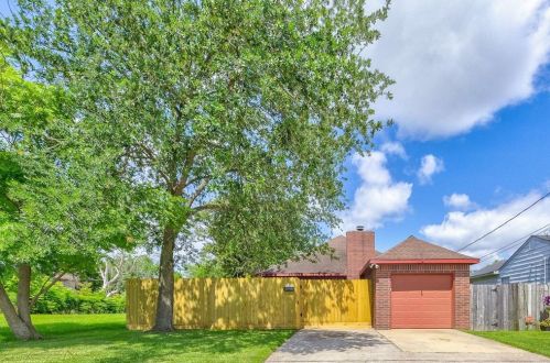 1222 Elm St, Deer Park, TX 77536-3142
