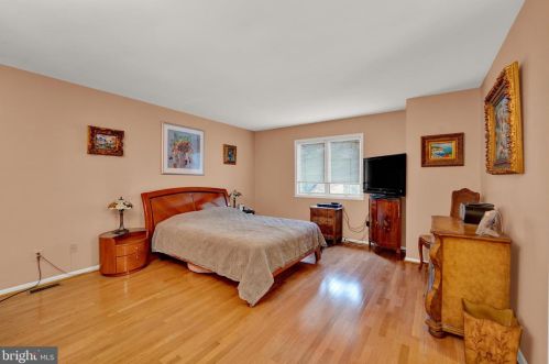 5 Exeter Ct, Princeton NJ  08540-7000 exterior