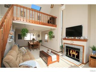 414 Wooded Ln, Huntington, CT 06484-3853