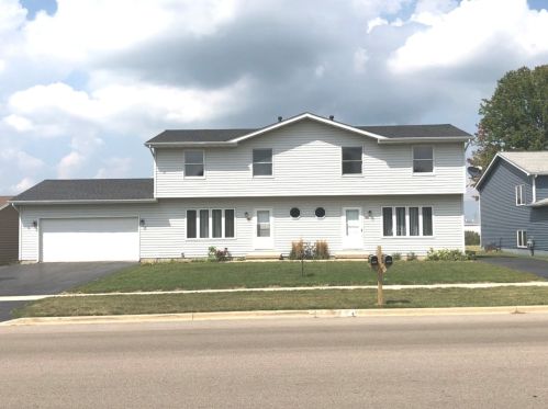 1601 Woodgate Dr, Sycamore, IL 60178-2774