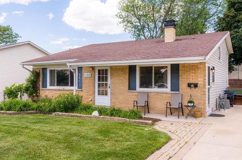 102 Montana Ave, Glendale Heights, IL 60139-2693