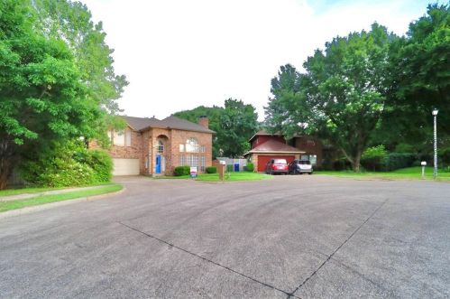 2422 Whispering Cv Cir, Garland TX exterior