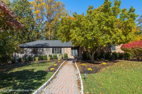 24 Cormorant Dr, Middletown, NJ 07748-3071