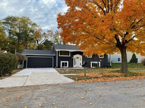 4817 Mohawk Rd, Rockford, IL 61107-2332