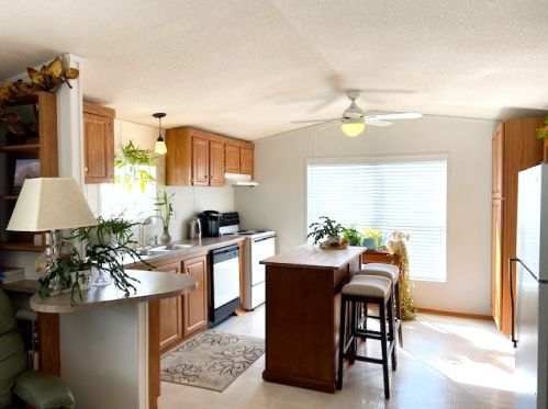 27 Desfosses Ave, Portsmouth, NH 03801-2020